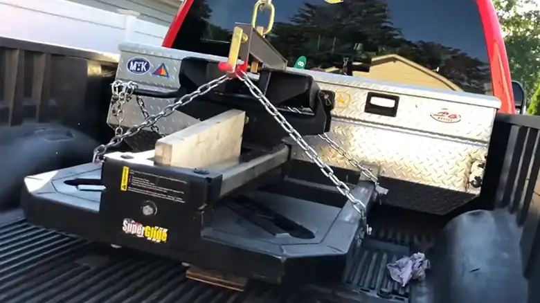 How to Remove 5th Wheel Hitch From Truck Bed